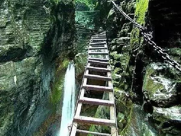 湘西芙蓉鎮(zhèn)、紅石林（坐龍峽、酉水畫廊）高品質(zhì)汽車2日游