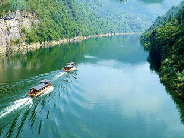 湘西芙蓉鎮(zhèn)、紅石林（坐龍峽、酉水畫廊）高品質(zhì)汽車2日游