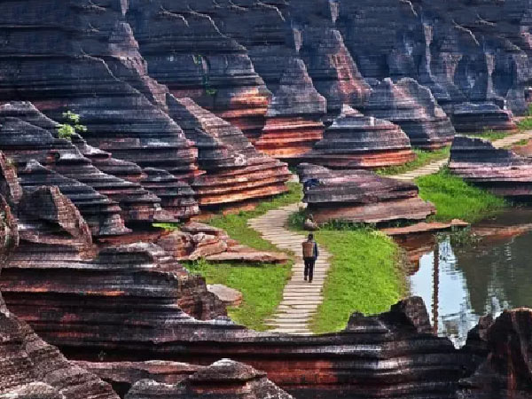 湘西芙蓉鎮(zhèn)、紅石林（坐龍峽、酉水畫廊）高品質(zhì)汽車2日游