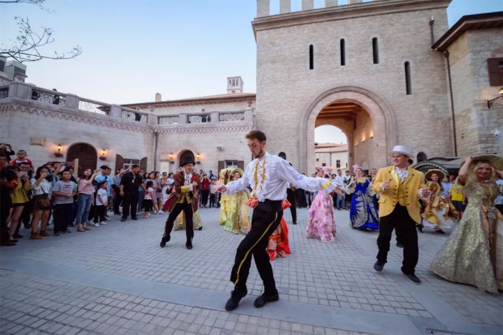 長沙?華誼兄弟電影小鎮(zhèn)、李自健美術(shù)館一日游